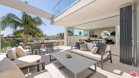 Photo of 621 N Kings Road #3, West Hollywood, CA 90048 (MLS # 26663197)