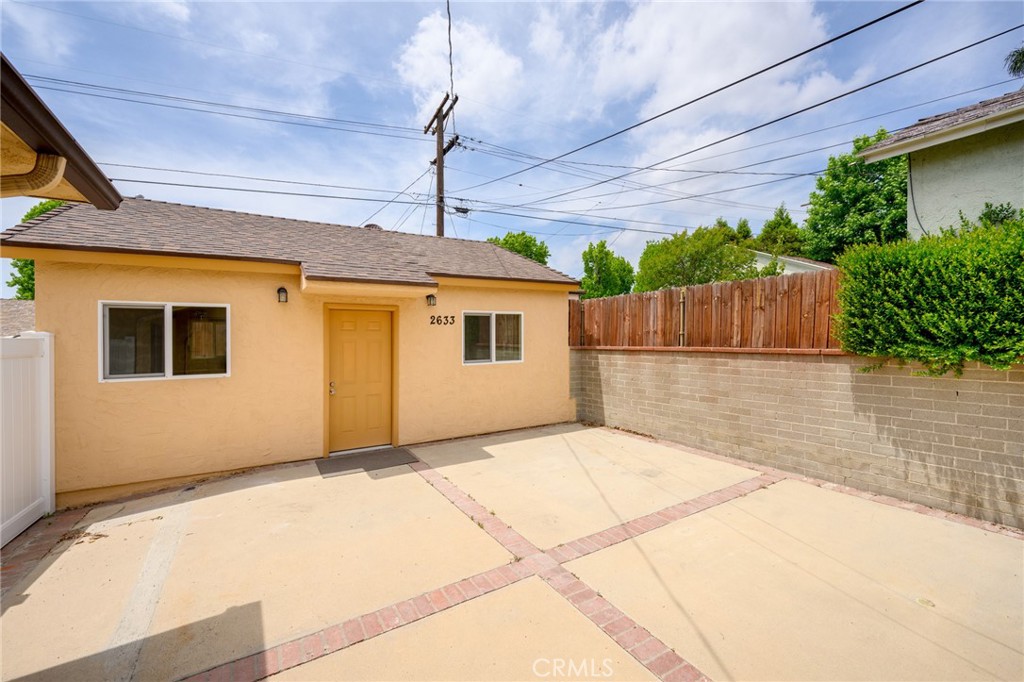 This modern & cozy ADU is the perfect place to call home! Recently built with a newer kitchen & bathroom, it features: 1 Spacious Bedroom & 1 Bathroom, Central HV/AC for year-round comfort, Updated kitchen with modern finishes. Utilities are not included. Located in a prime Burbank neighborhood. Close to shops, dining, and major freeways ideal for anyone looking for a private retreat! Got pets? Please submit with application for review.
