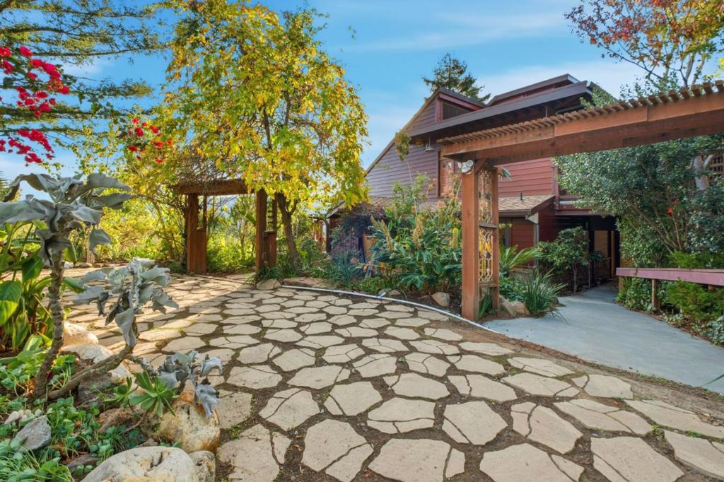 711 W California Way