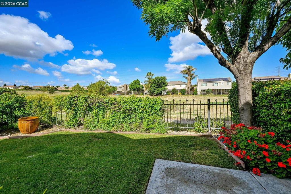 Photo of 731 Central Park Pl PL, Brentwood, CA 94513 (MLS # 41133050)