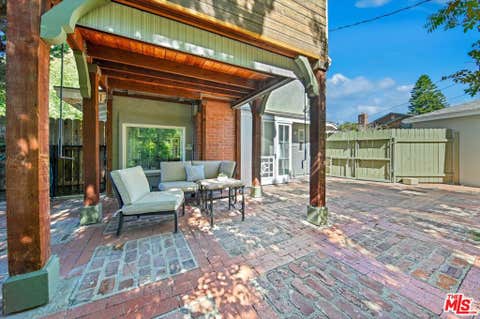Photo of 4947 Serrania Avenue, Woodland Hills, CA 91364 (MLS # 26857855)