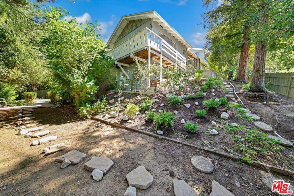 Photo of 4947 Serrania Avenue, Woodland Hills, CA 91364 (MLS # 26857855)