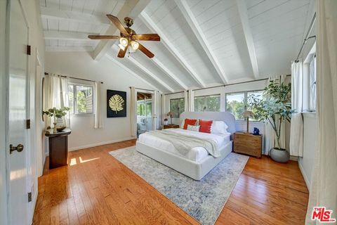 Photo of 4947 Serrania Avenue, Woodland Hills, CA 91364 (MLS # 26857855)