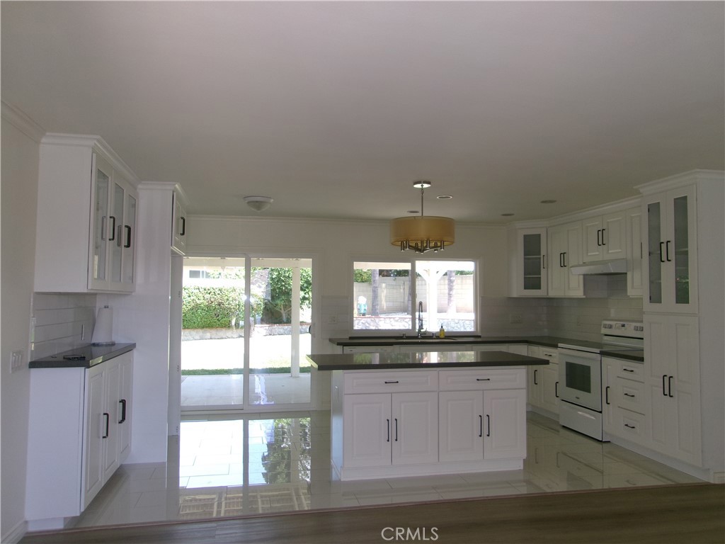 4881 Winvale
