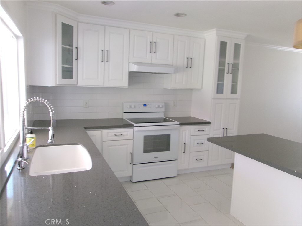 4881 Winvale