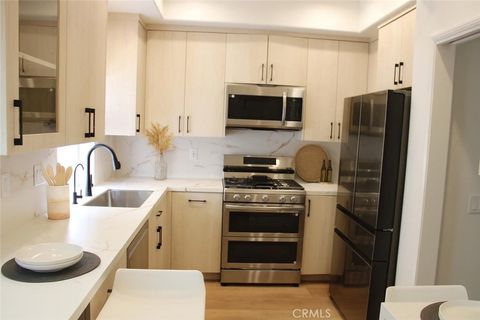 Tiny photo for 5145 Yarmouth Ave, Encino, CA 91316 (MLS # SR26046963)