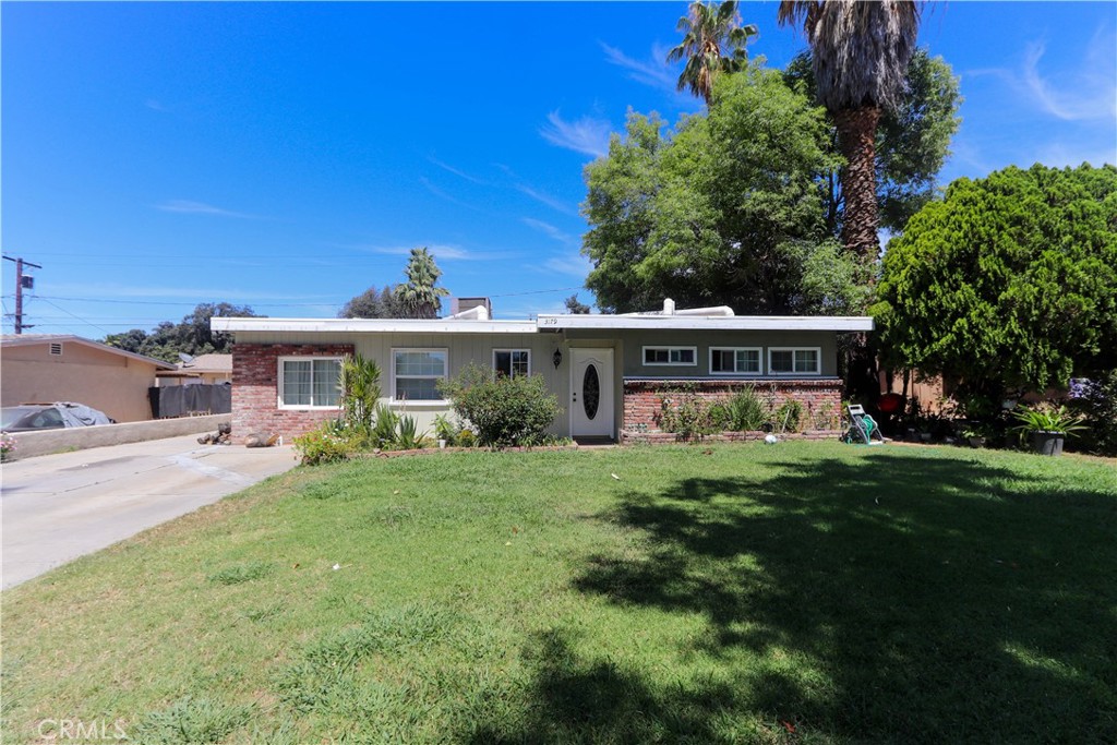 Now selling one three bedroom, two bonus rooms, and two bathroom home in the heart of Riverside. The Enjoy close proximity to UC Riverside, the Galleria at Tyler (mall), and local hot-spots such as the Riverside Food Lab and the Riverside Game Lab. The property has ample space in the front yard and back yard with plenty of green area for pets, a garden, or setting up an area for children to play in. The two bonus rooms can be used as additional bedrooms or office space. Quiet neighborhood and no HOA!