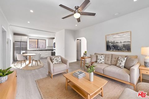 Photo of 536 N Oxford Avenue, Los Angeles, CA 90004 (MLS # 26658711)