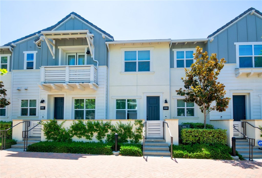 Want to Live in Whittier Grove? Healthy, Modern Convenient Life Style? Here, Complete Wi-Fi Smart Home, Solar-Powered, Only 4 Years Old New. 3 Bedrooms, 2.5 Baths Modern & Open Kitchen With 1/2 Bath, Upstairs With 3 Bedrooms. Washer/Dryer, Refrigerator Include. 2 Car Attached Garage. Community Offers Resident Club, Multiple Pools & Spa. 24 Hour Fitness Center, BBQ, Park All with Security Gate. Nearby Food Court, Coffee Shop with Many Amenities. Move-in Condition