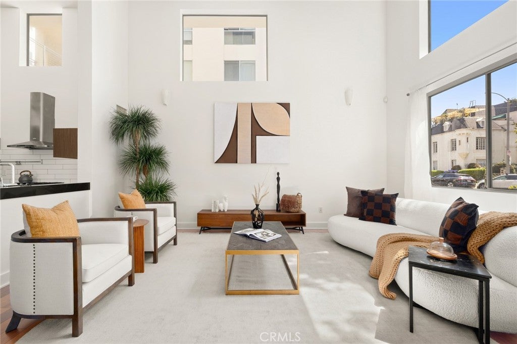 600 S Ridgeley Drive 113, Los Angeles CA 90036