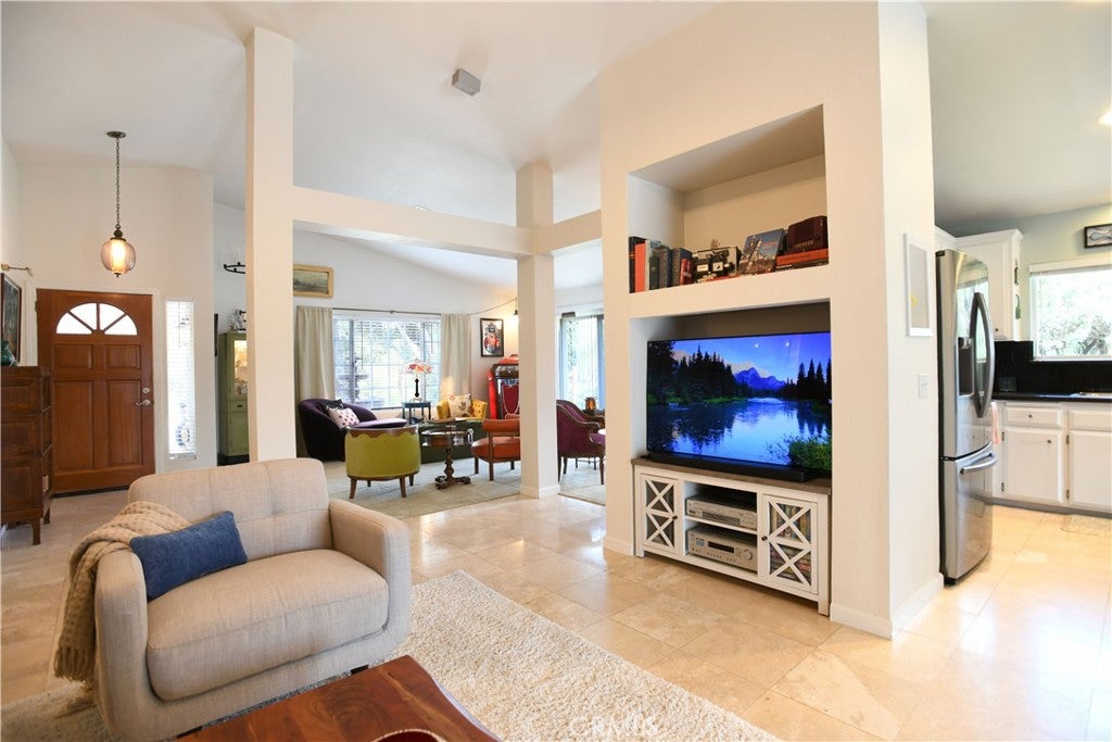 17371 Mockingbird Canyon