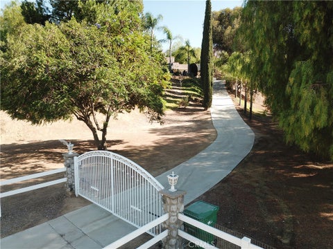 Photo of 17371 Mockingbird Canyon RD, Riverside, CA 92504 (MLS # IV26140397)
