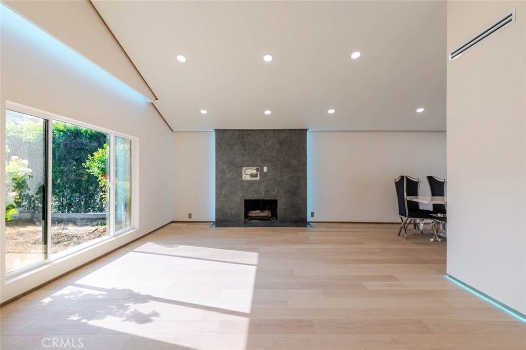 Photo of 10861 Lindley Avenue, Granada Hills, CA 91344 (MLS # GD25228162)