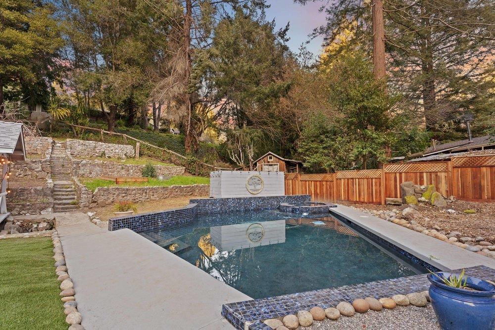 564 Hillcrest Drive