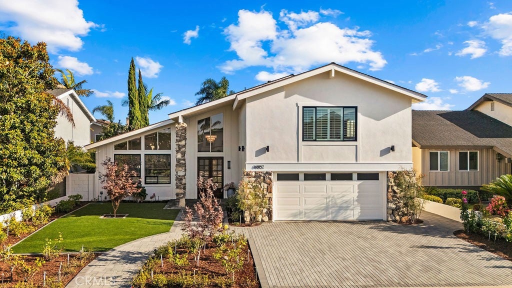 6882 Loyola Drive