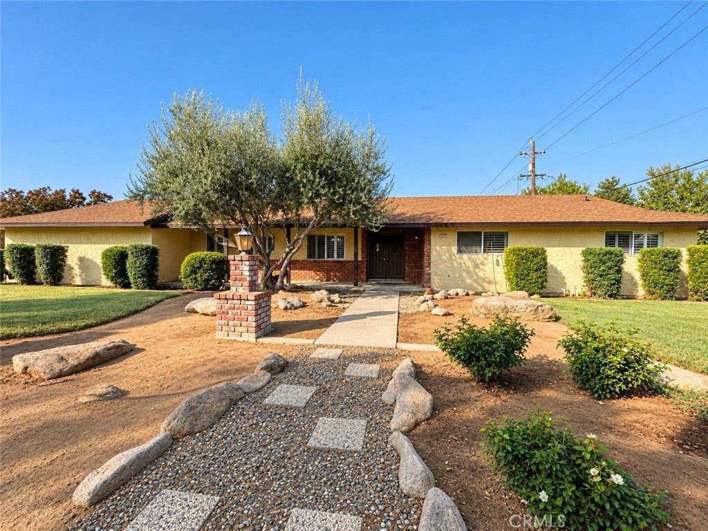 Photo of 5141 E Grant Avenue, Fresno, CA 93727 (MLS # FR26230061)