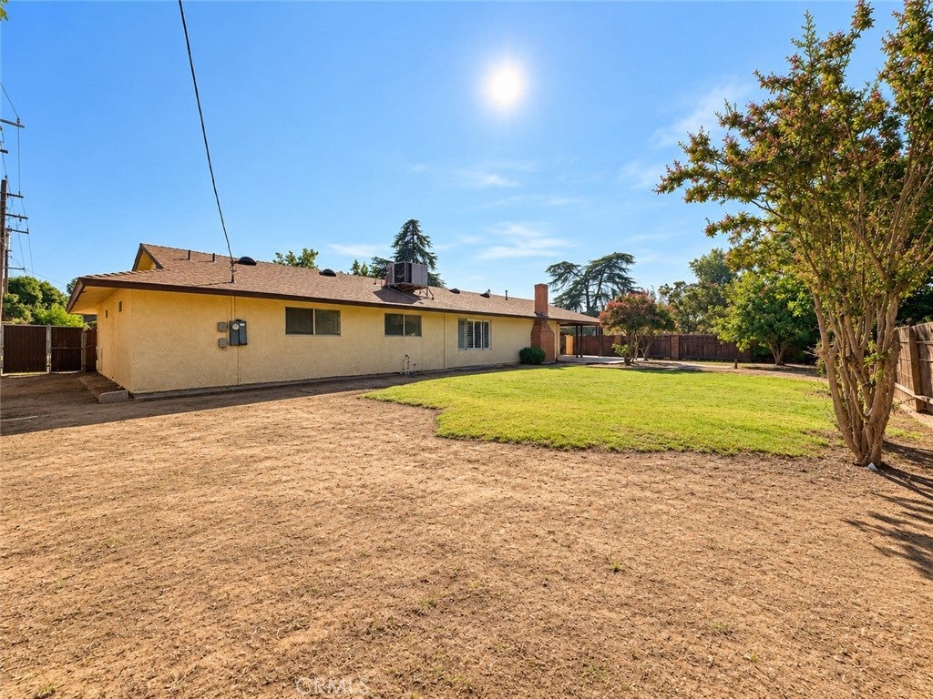 Photo of 5141 E Grant Avenue, Fresno, CA 93727 (MLS # FR26230061)