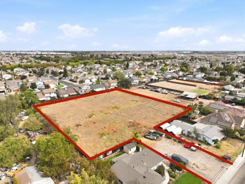 Photo of 231 Warren Avenue, Lathrop, CA 95330 (MLS # ML82065751)