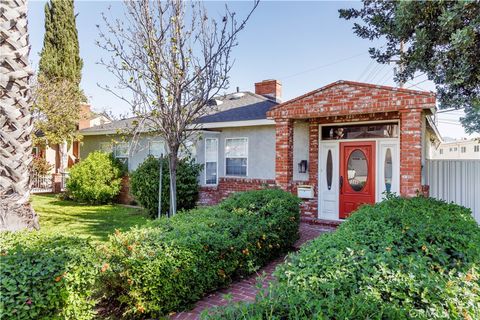 Photo of 124 N Naomi St, Burbank, CA 91505 (MLS # SR26048150)