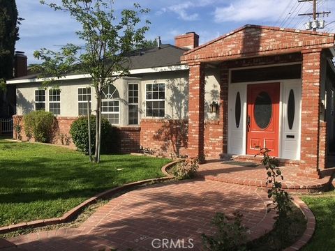 Photo of 124 N Naomi St, Burbank, CA 91505 (MLS # SR26048150)