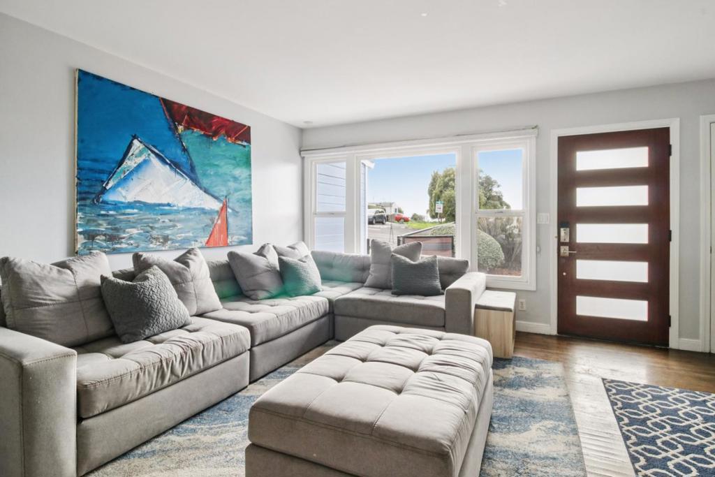 347 Manor Drive, Pacifica CA 94044