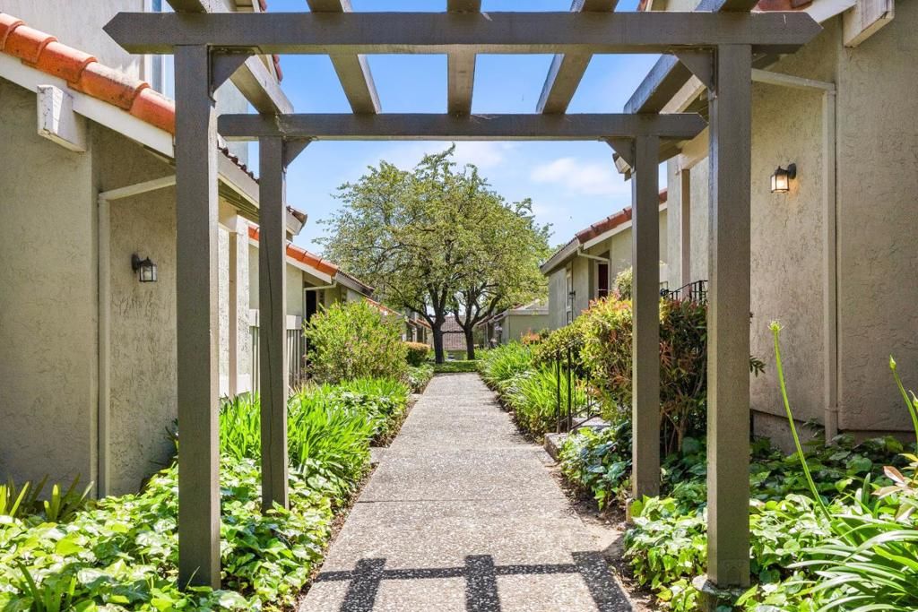 Photo of 246 Crestview Drive, Watsonville, CA 95076 (MLS # ML82045360)