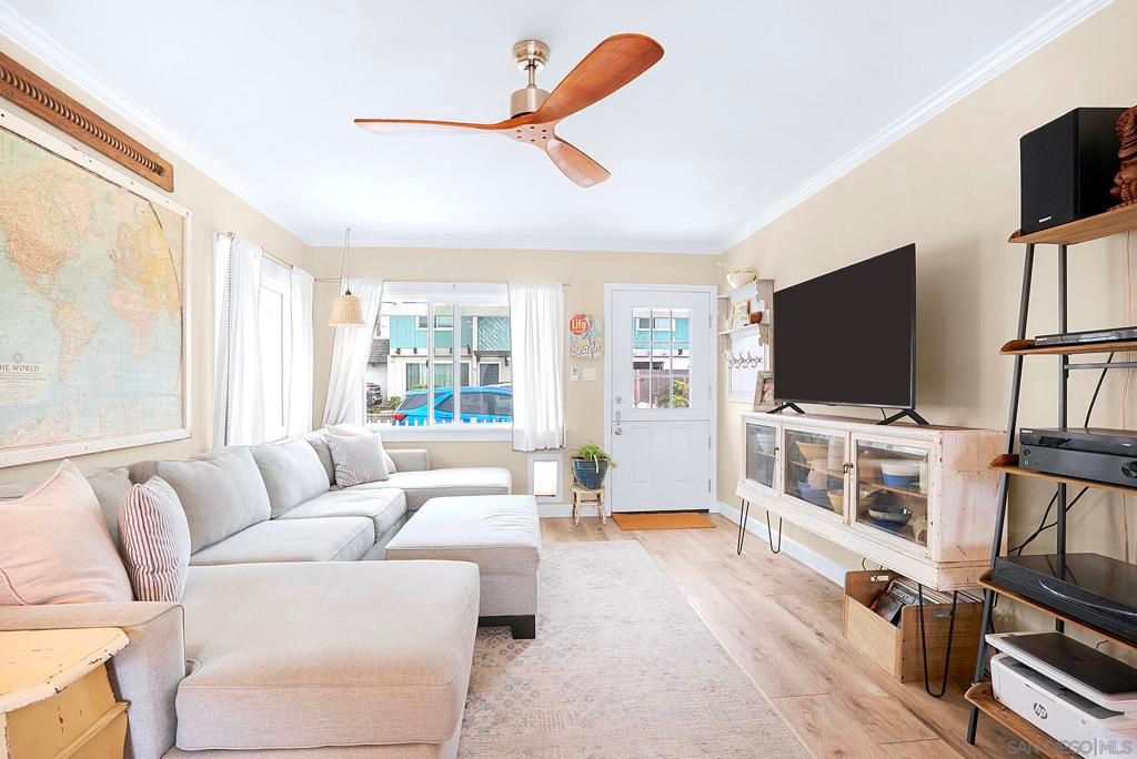 listing image 130724752410275290889