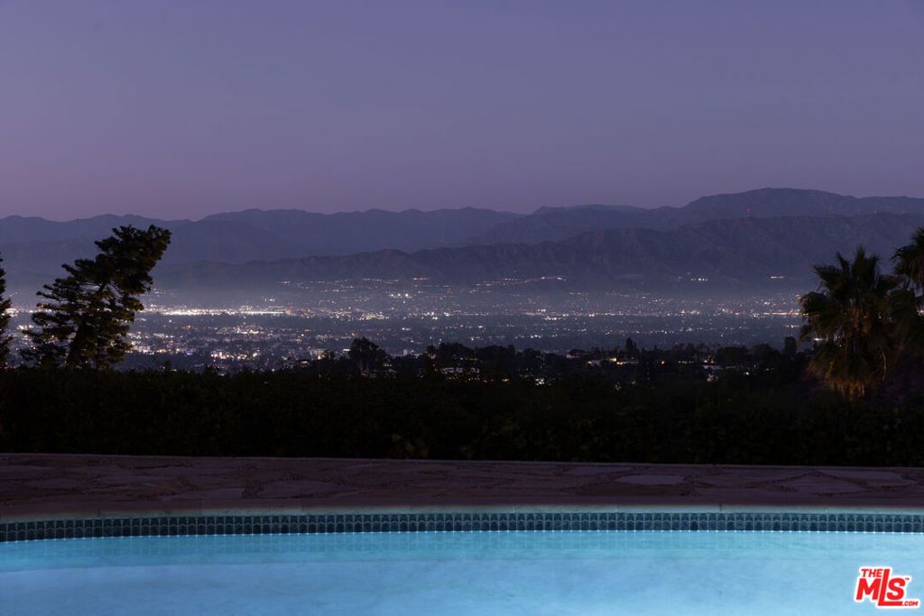 Photo of 8559 Edwin Drive, Los Angeles, CA 90046 (MLS # 25597303)