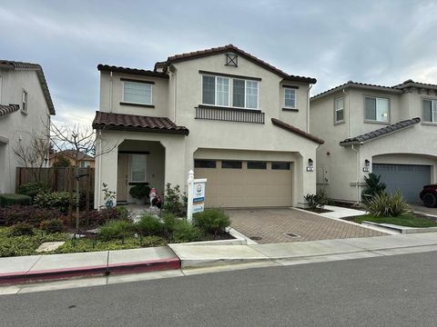 Photo of 46 Mountainside Way Way, Hayward, CA 94544 (MLS # 41119899)