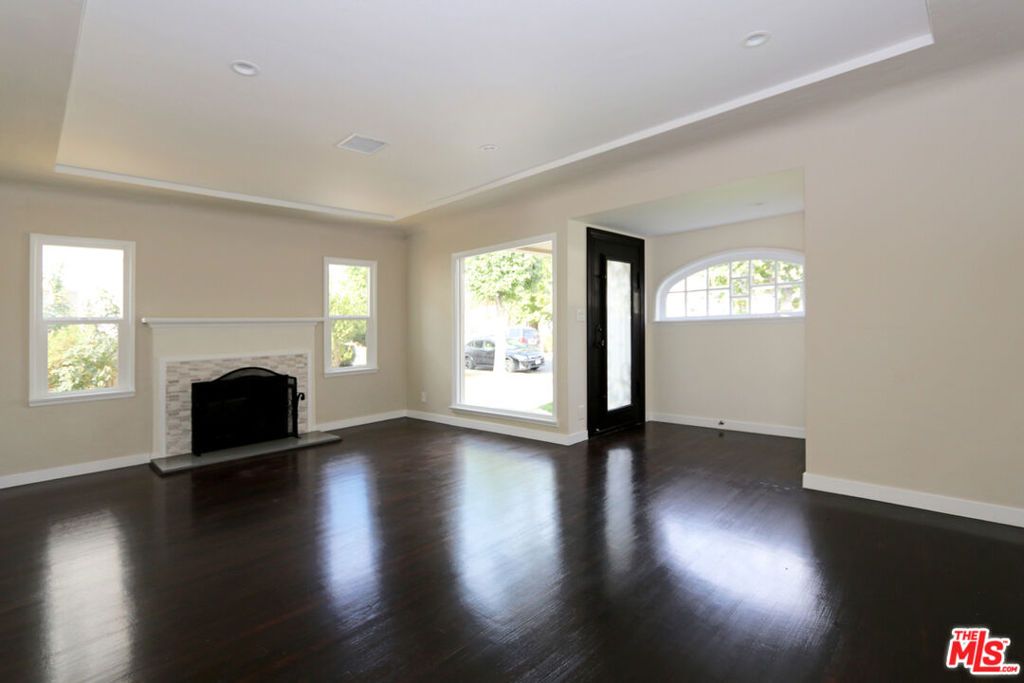 Photo of 2555 Tilden Avenue, Los Angeles, CA 90064 (MLS # 25614637)