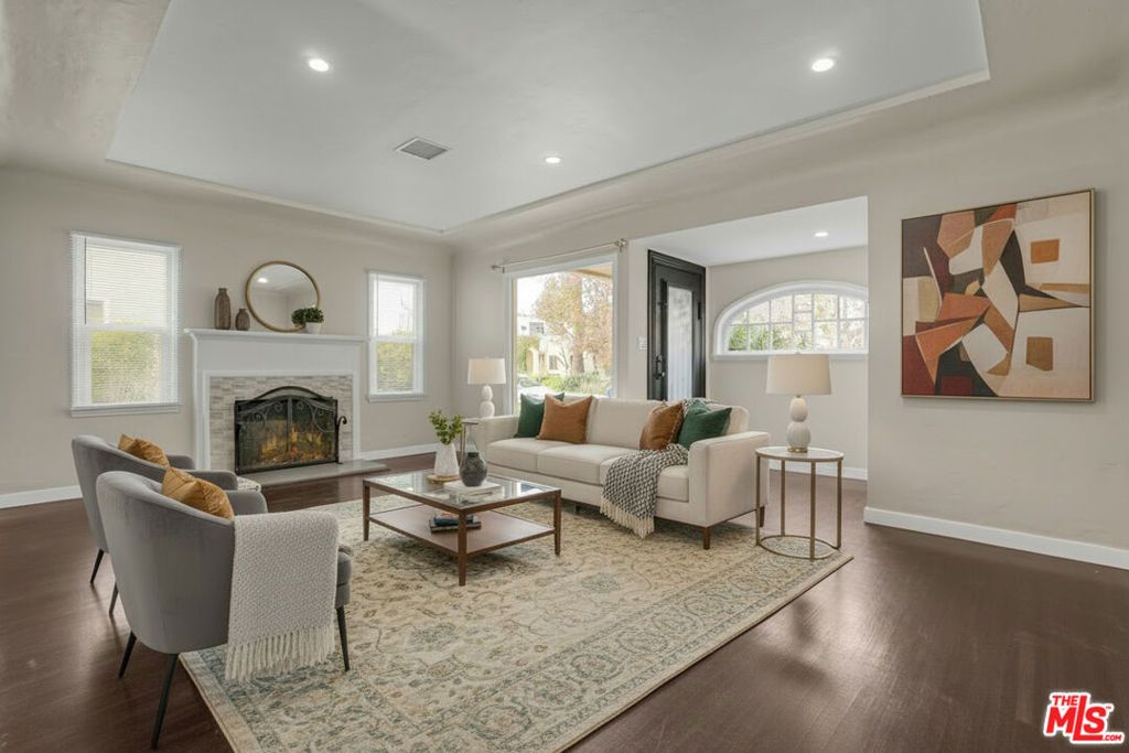 Photo of 2555 Tilden Avenue, Los Angeles, CA 90064 (MLS # 25614637)