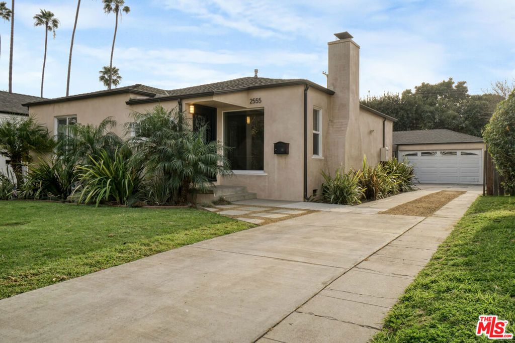Photo of 2555 Tilden Avenue, Los Angeles, CA 90064 (MLS # 25614637)