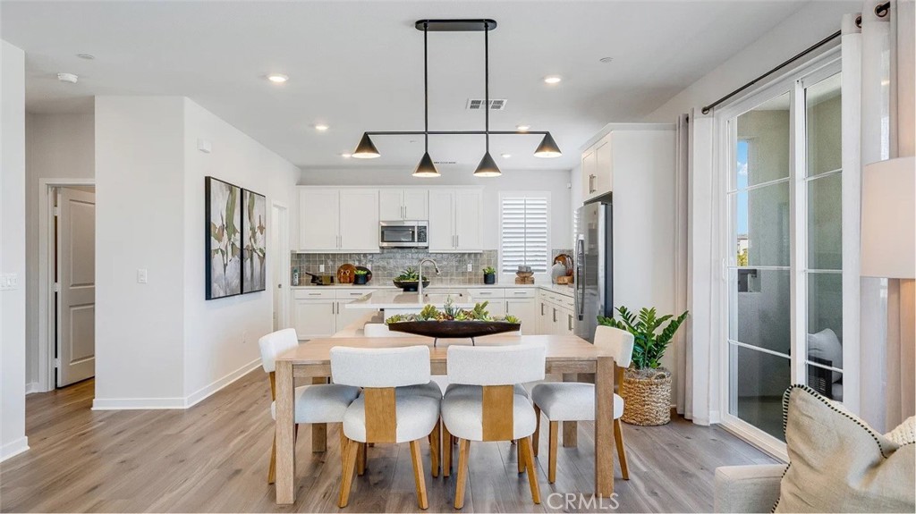 2642 E Hyde Paseo