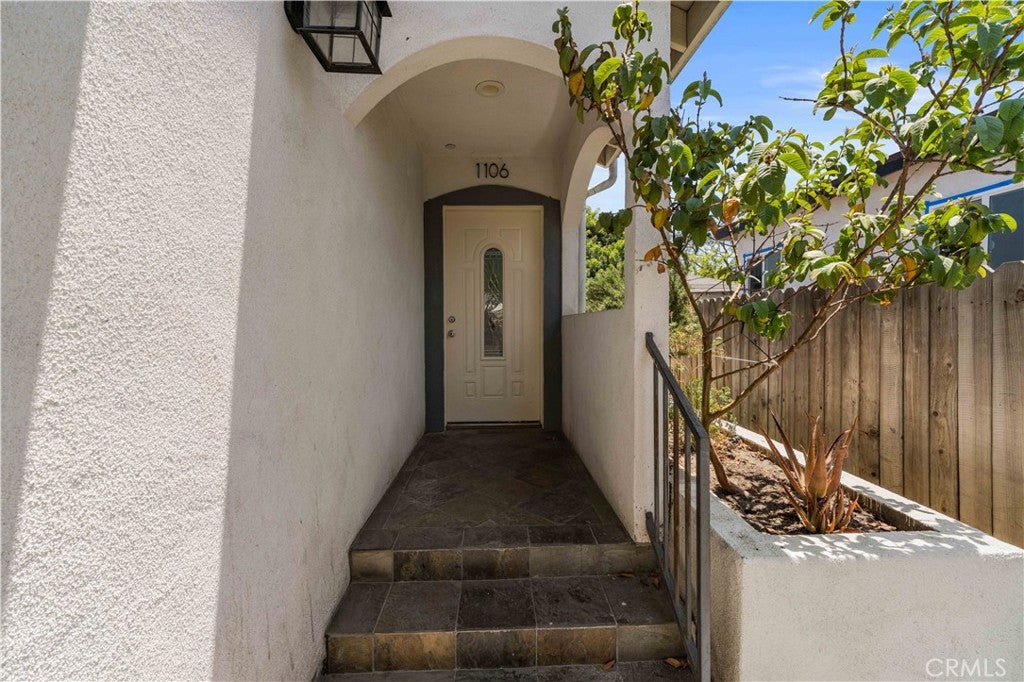 1106 E 114th