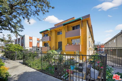 Photo of 210 S Commonwealth Avenue, Los Angeles, CA 90004 (MLS # 26986135)