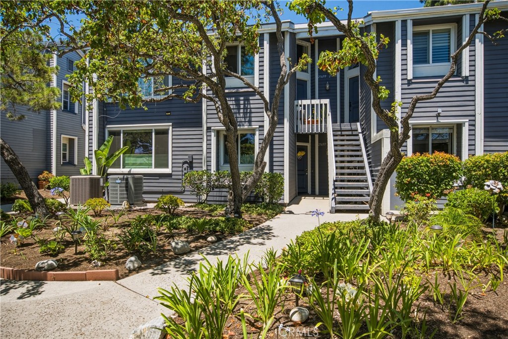 25697 Pine Creek