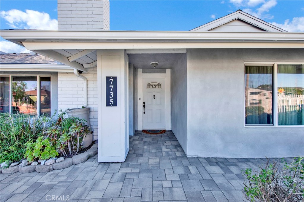 7735 7733 Babcock Avenue