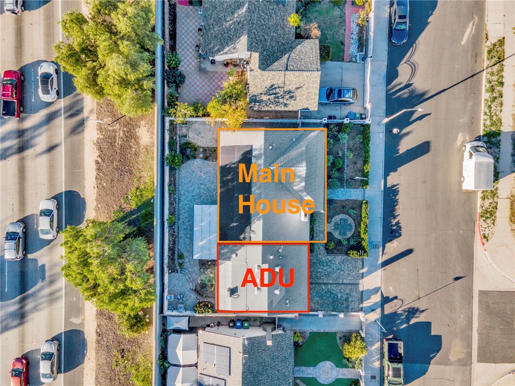 7735 7733 Babcock Avenue