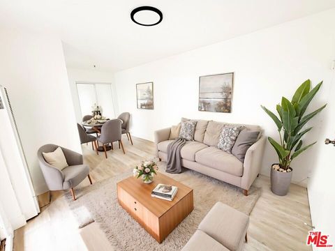 Photo of 2637 S Manhattan Place #8, Los Angeles, CA 90018 (MLS # 26838815)