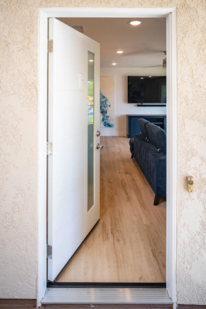 2196 Via Mariposa E P