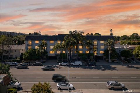 Photo of 4441 Woodman Avenue #304, Sherman Oaks, CA 91423 (MLS # SR26051815)