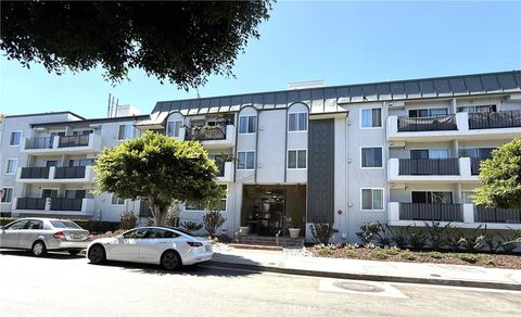 Photo of 8163 Redlands ST, Los Angeles, CA 90293 (MLS # CV26148148)