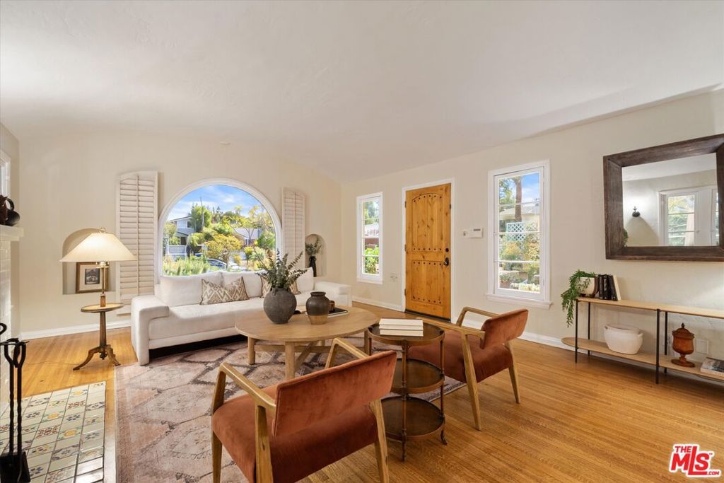 Photo of 2214 Parnell Avenue, Los Angeles, CA 90064 (MLS # 26839599)