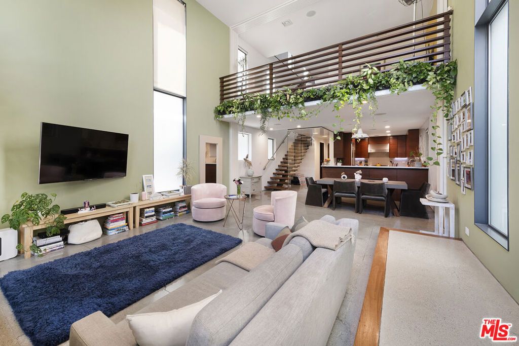 Photo of 417 Venice Way, Venice, CA 90291 (MLS # 25562971)