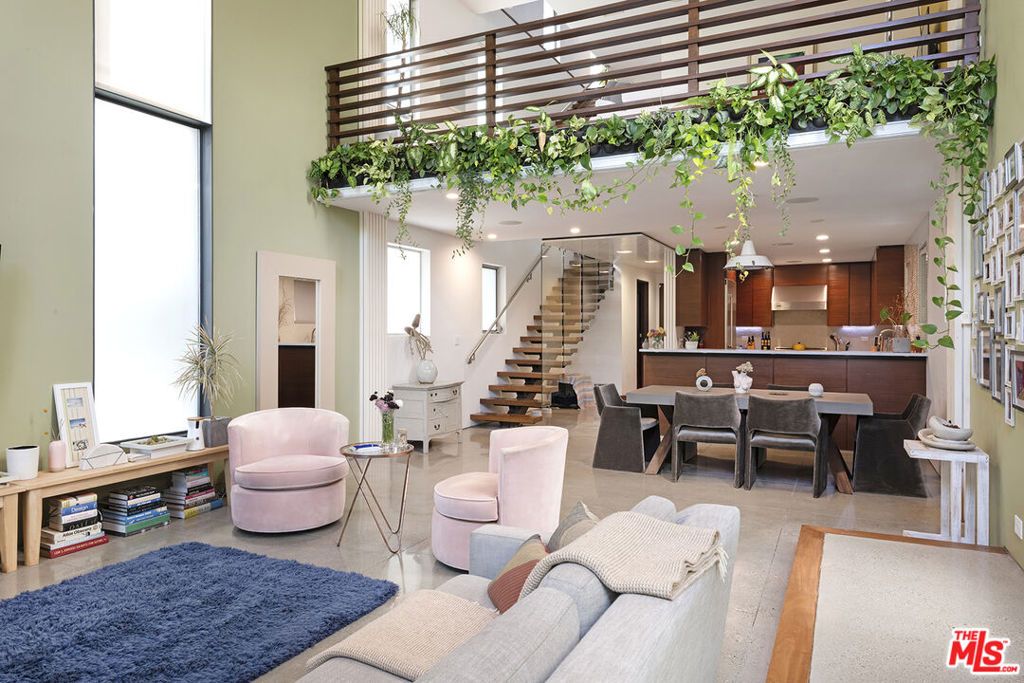 Photo of 417 Venice Way, Venice, CA 90291 (MLS # 25562971)