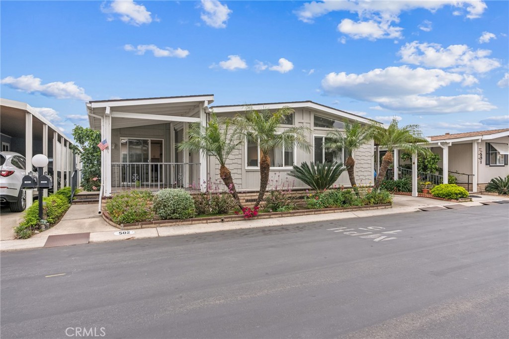 5200 Irvine Boulevard 502