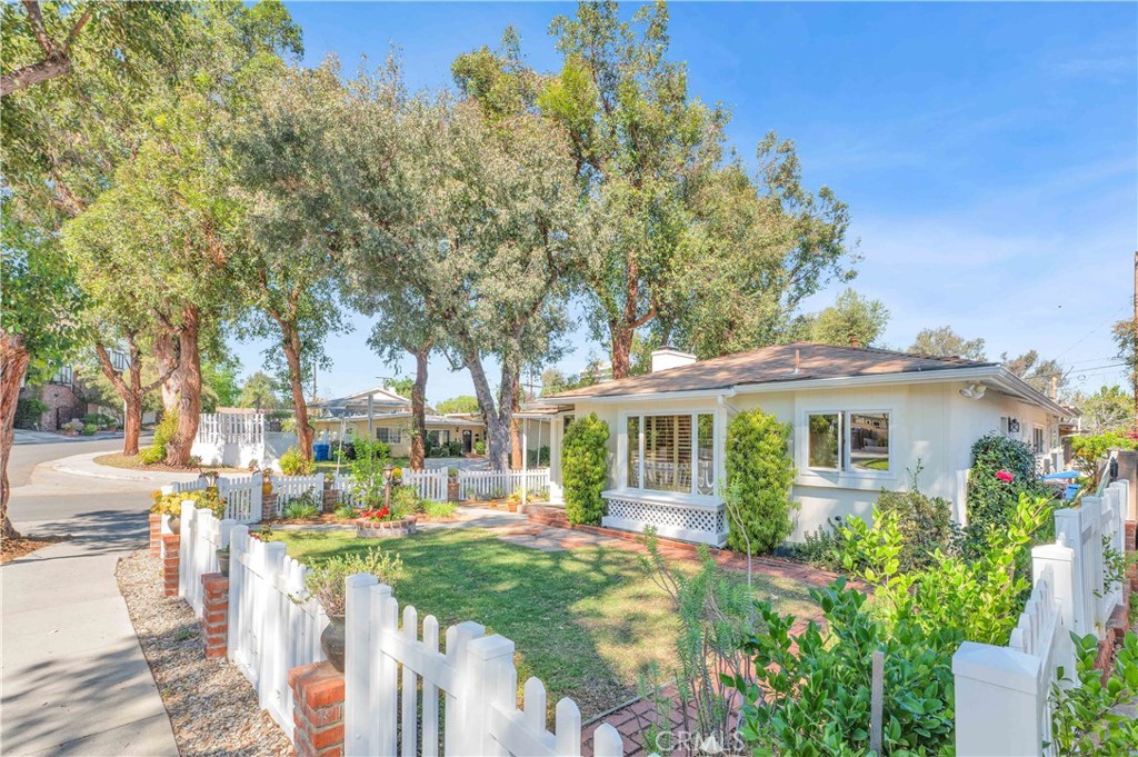 20935 Avenue San Luis