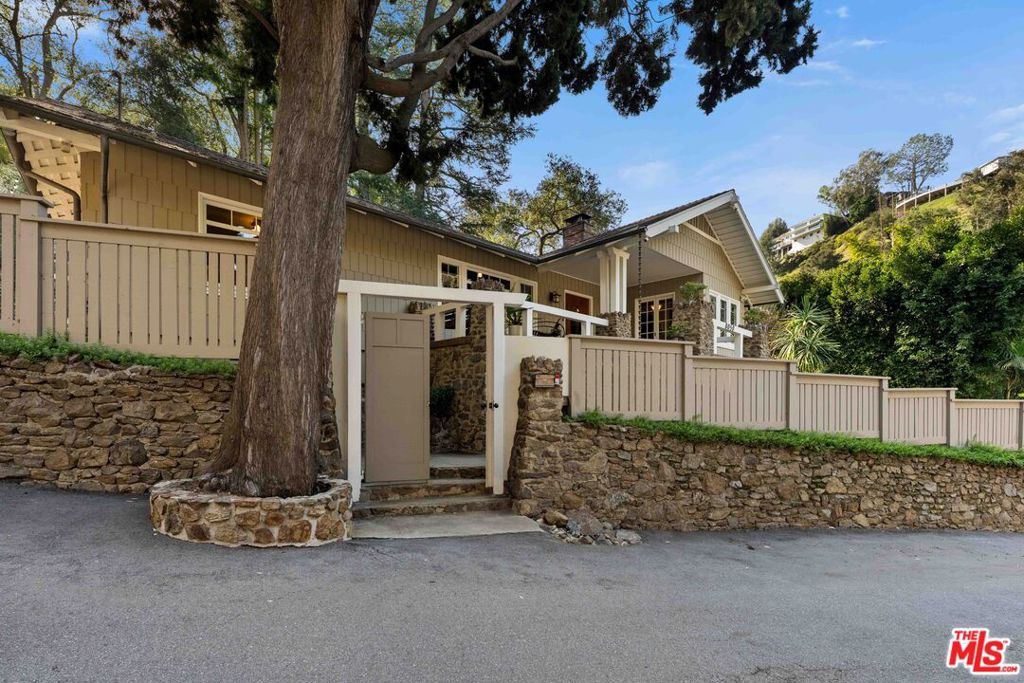 8050 Jovenita Canyon Drive, Los Angeles CA 90046