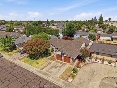 Photo of 316 Charles AVE, Manteca, CA 95336 (MLS # OC26177946)