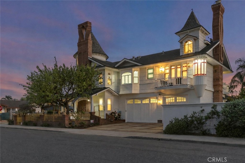 Costa Mesa, California, 92627, United States, 3 Bedrooms Bedrooms, ,4 BathroomsBathrooms,Residential,Active,2032909